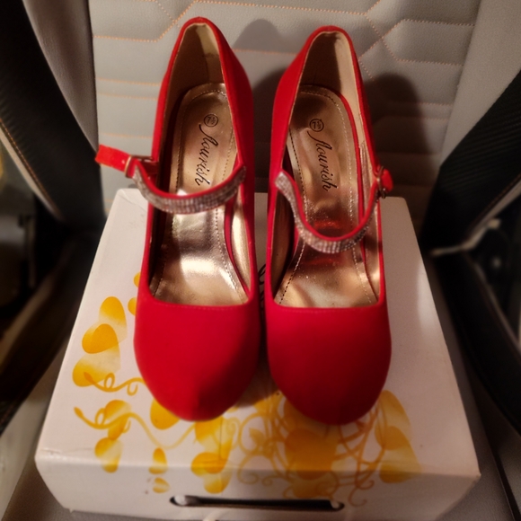 Chic Red Heels with Ankle Strap - Picture 1 of 5